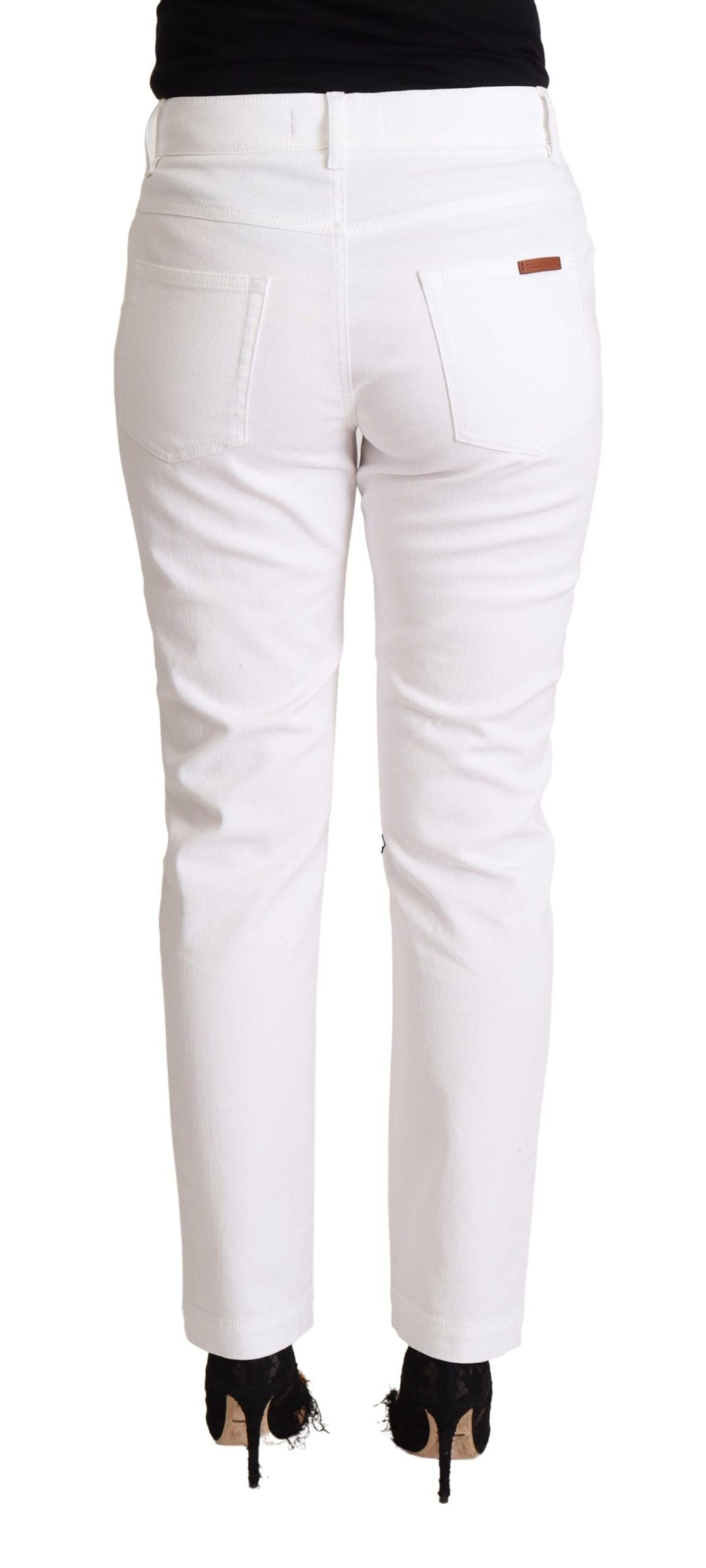 Chique witte taps toelopende denim jeans met logopatch