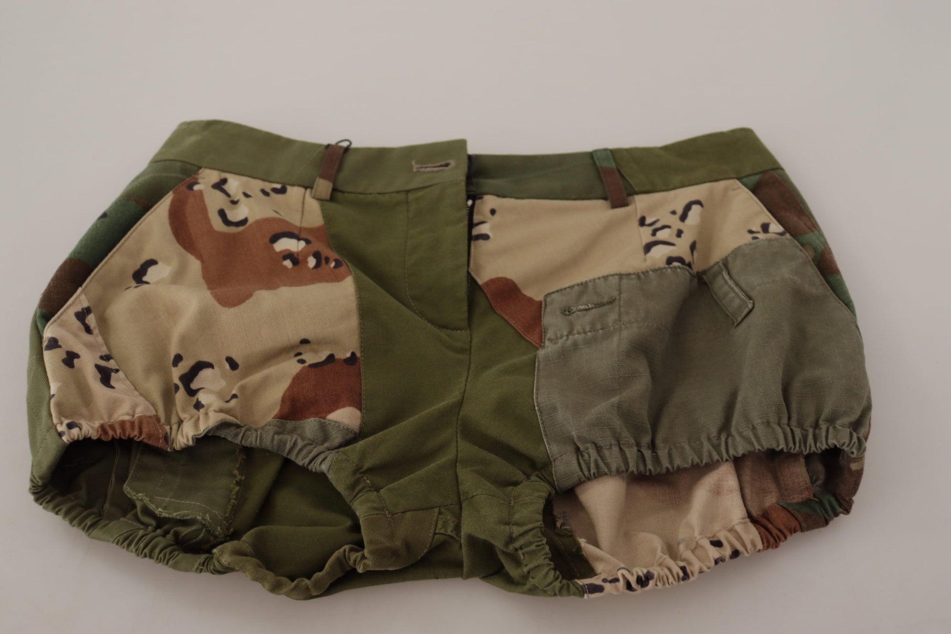 Legergroene hotpants met hoge taille