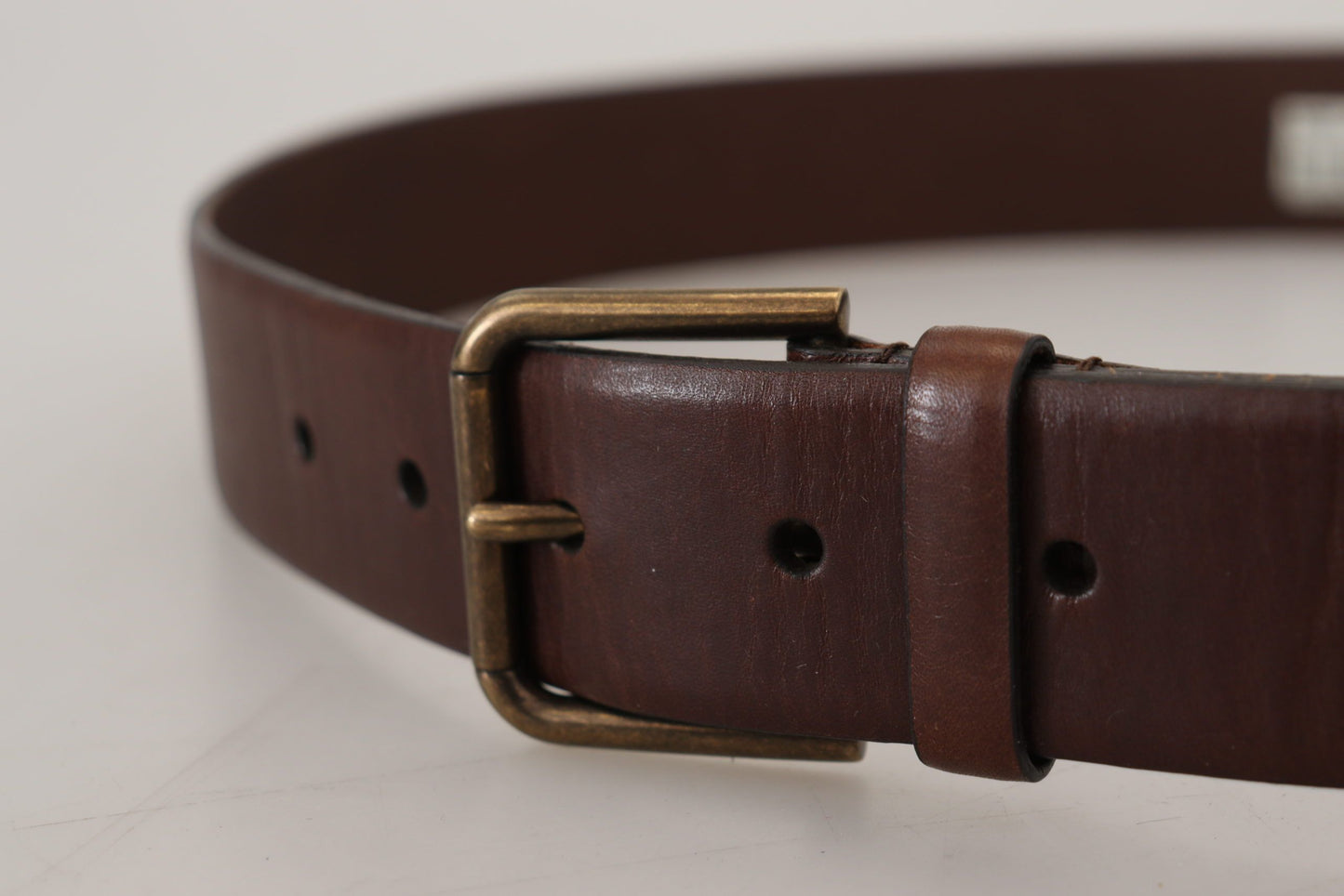 Elegante bruine leren riem met metalen gesp