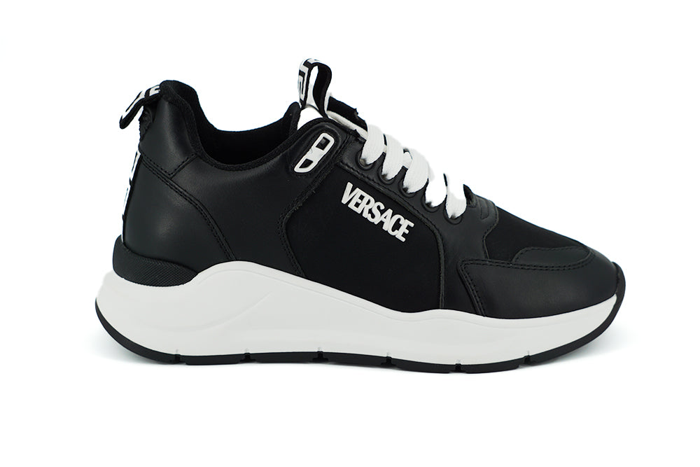 Elegante monochrome leren sneakers