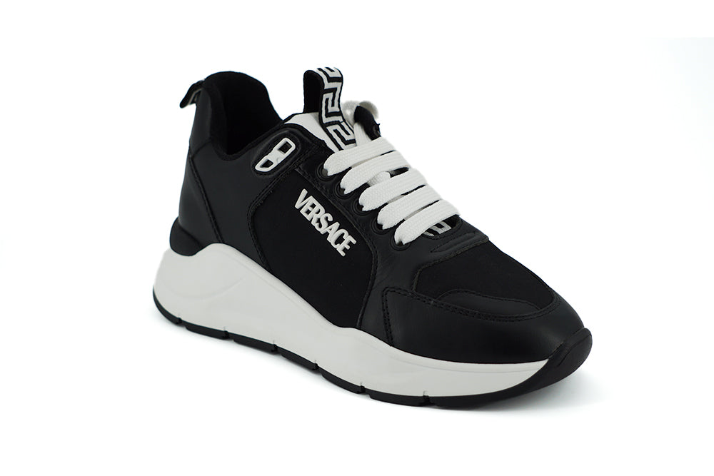 Elegante monochrome leren sneakers