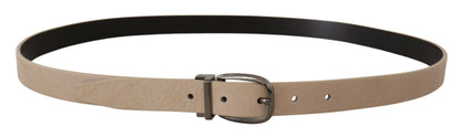 Elegante beige leren riem met zilverkleurige gesp