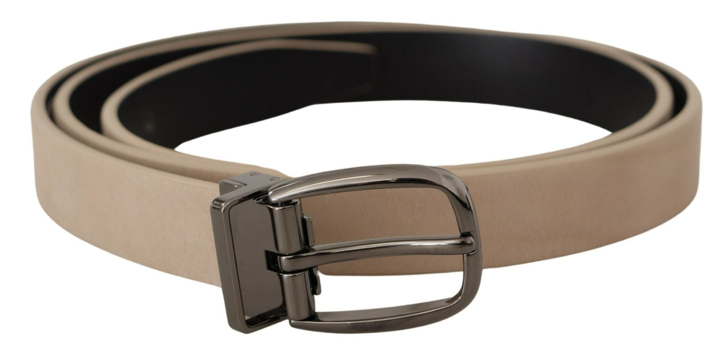 Elegante beige leren riem met zilverkleurige gesp