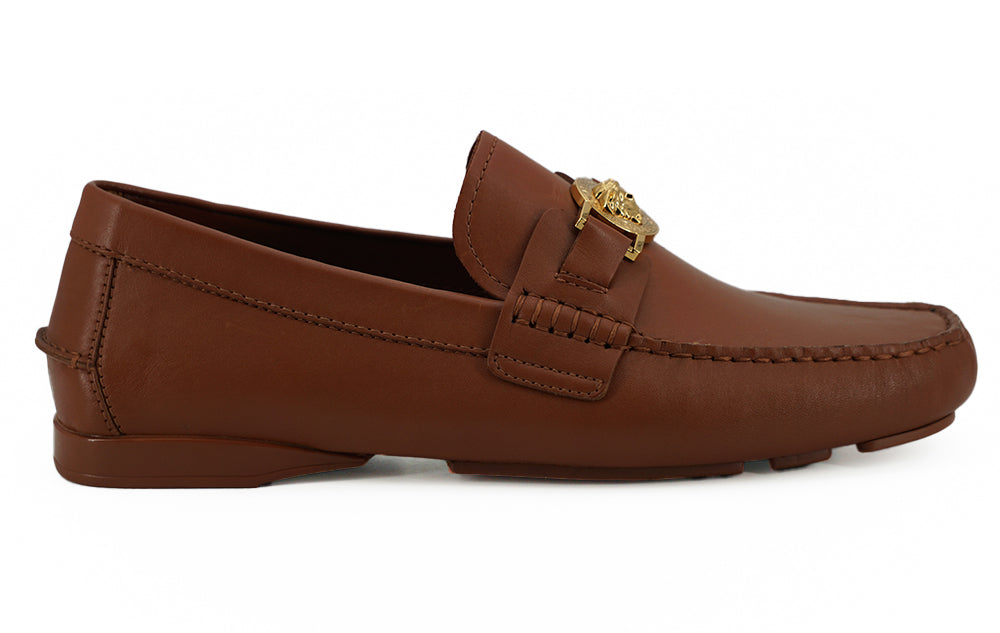 Elegante leren loafers met Medusa-reliëf