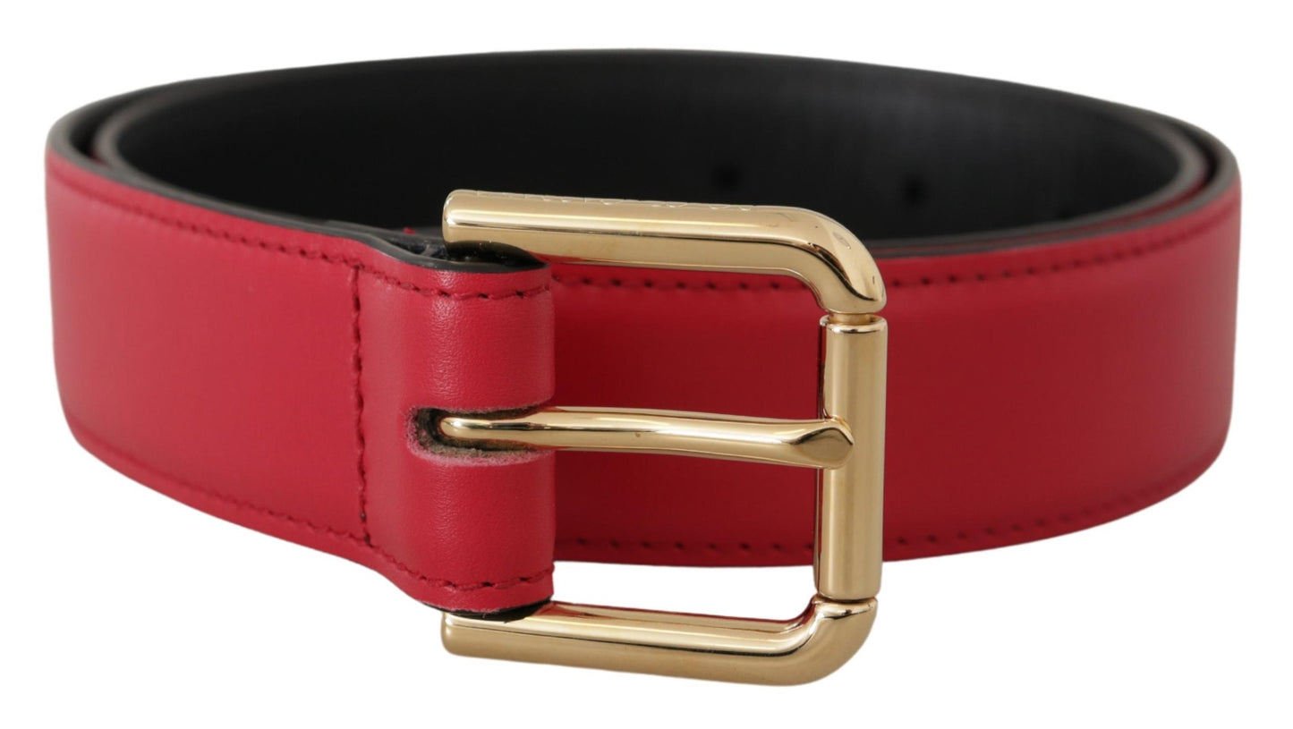 Elegante rode leren riem met goudkleurige gesp