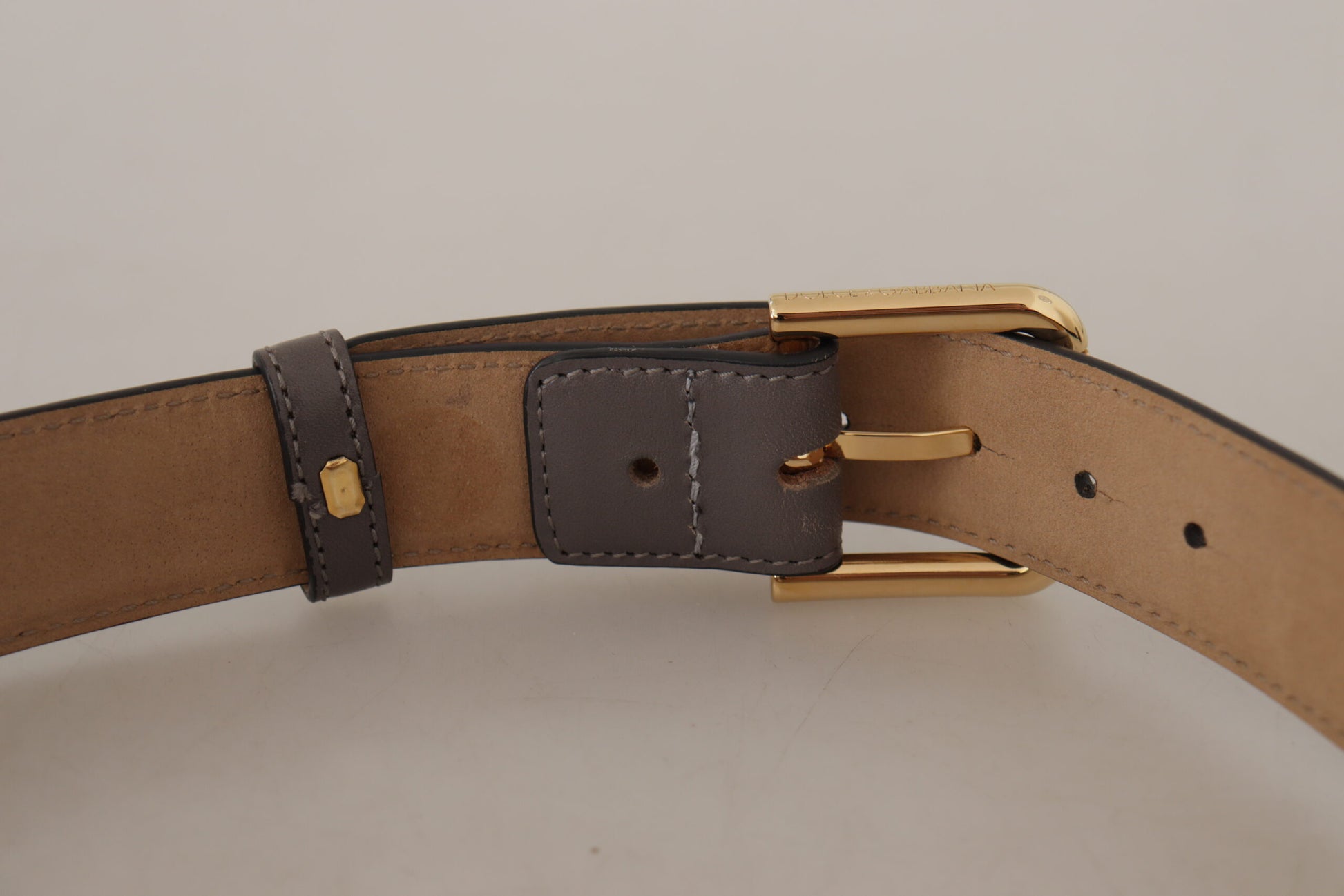 Elegante leren riem met gegraveerde gesp