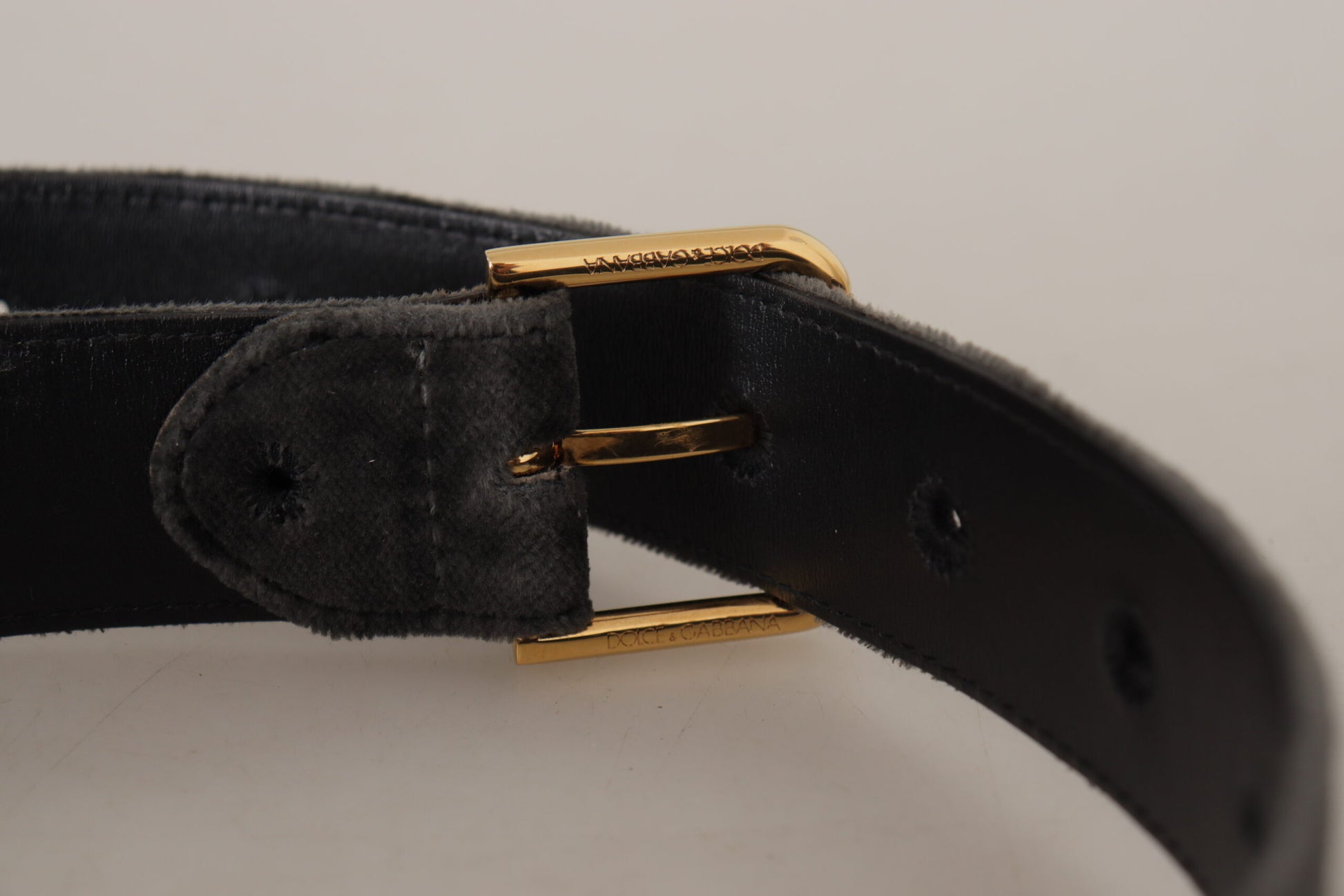 Elegante fluwelen riem met gegraveerde gesp