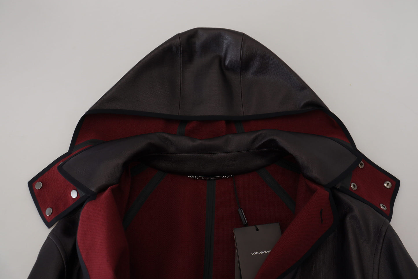 Elegante parka met capuchon in zwart en bordeaux