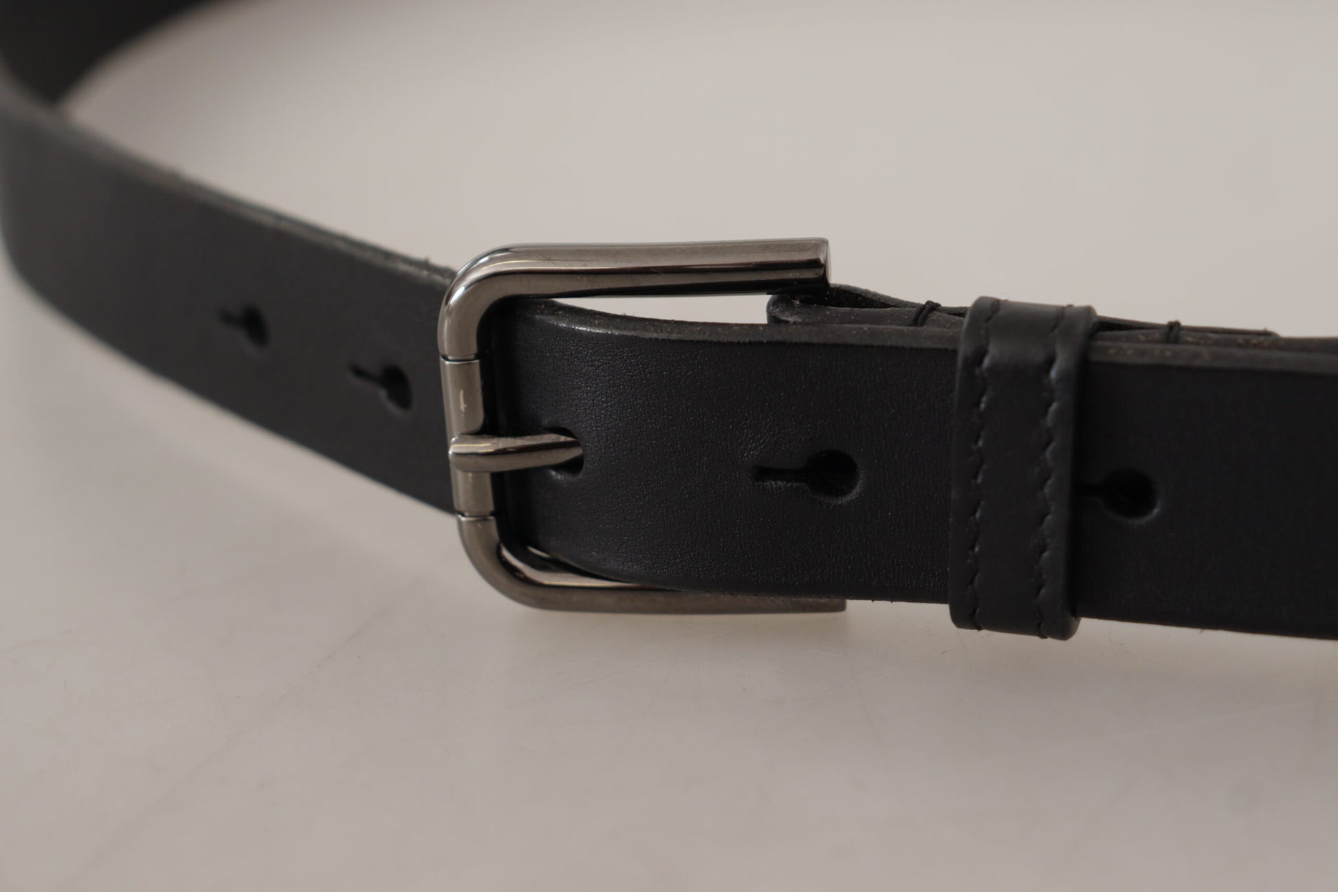 Elegante zwarte leren riem met metalen gesp