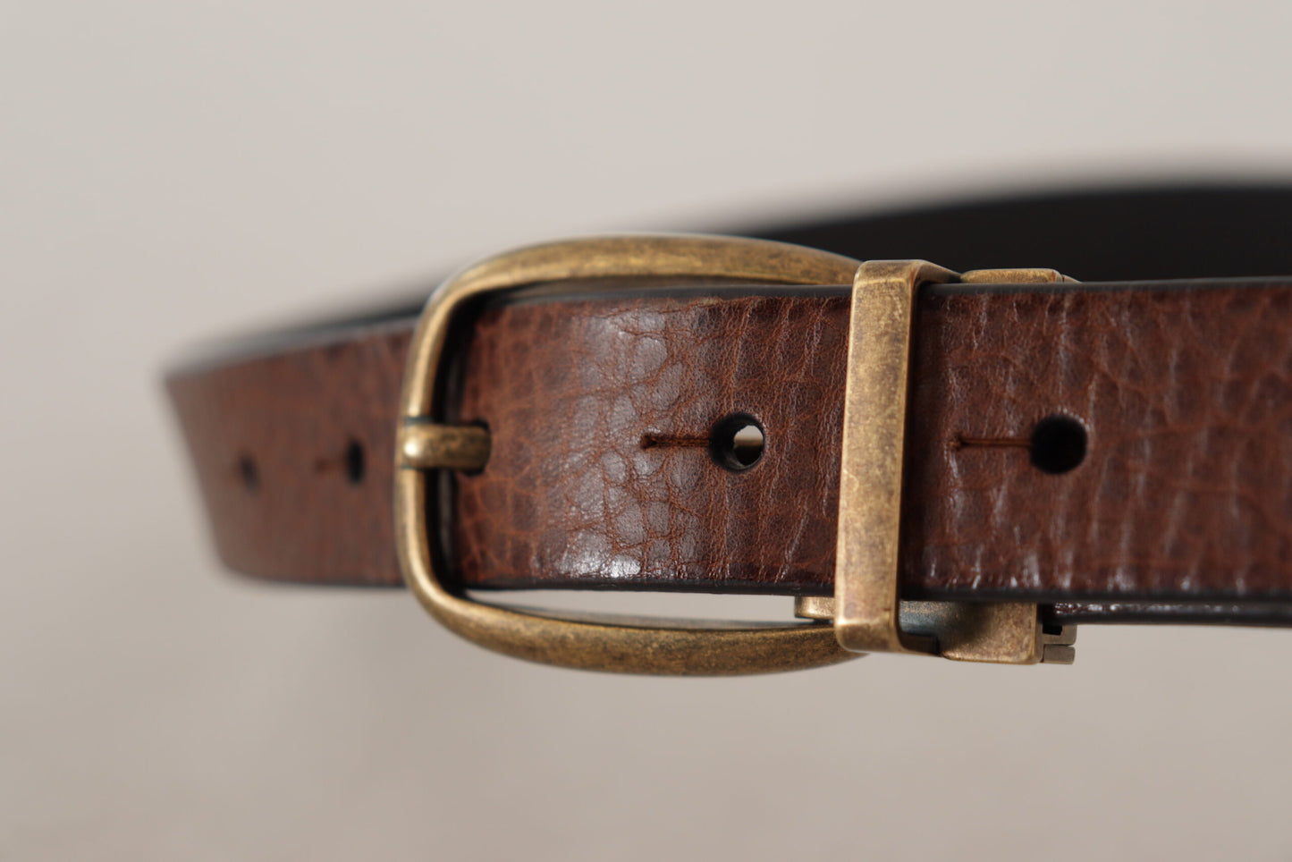 Elegante leren riem met metalen gesp