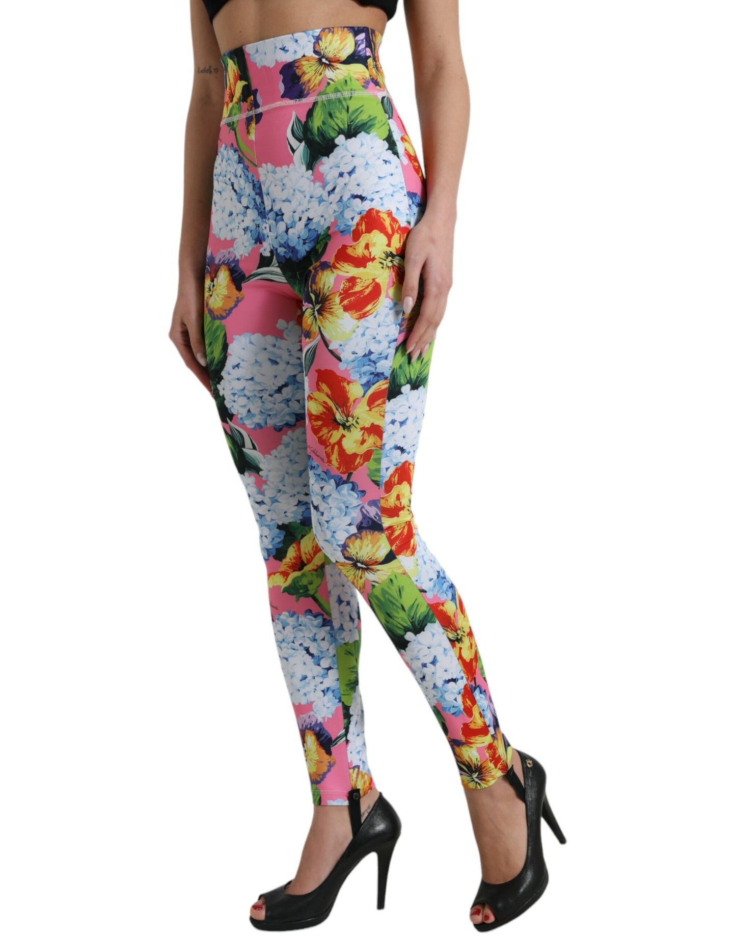 Prachtige bloemenlegging met hoge taille