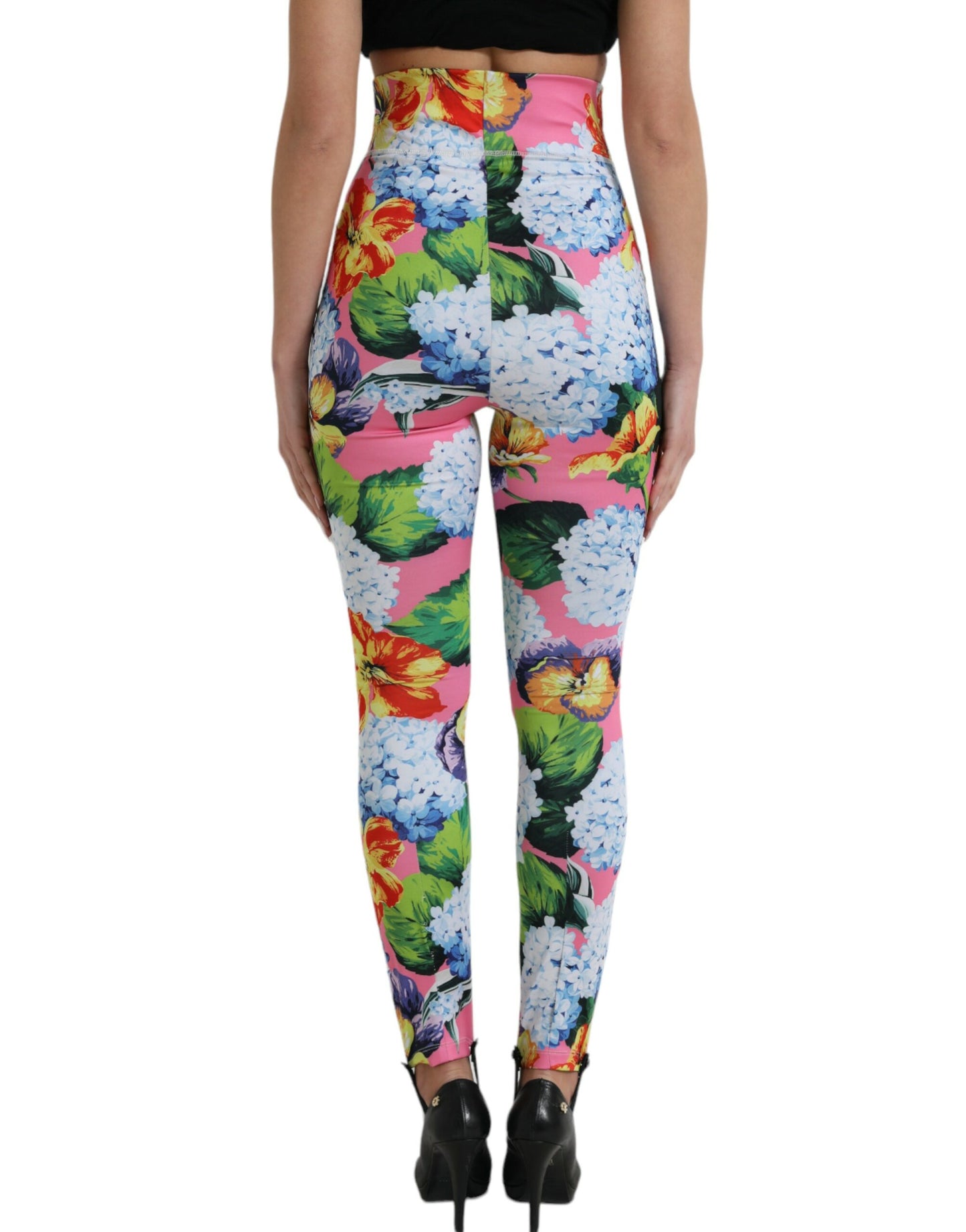 Prachtige bloemenlegging met hoge taille