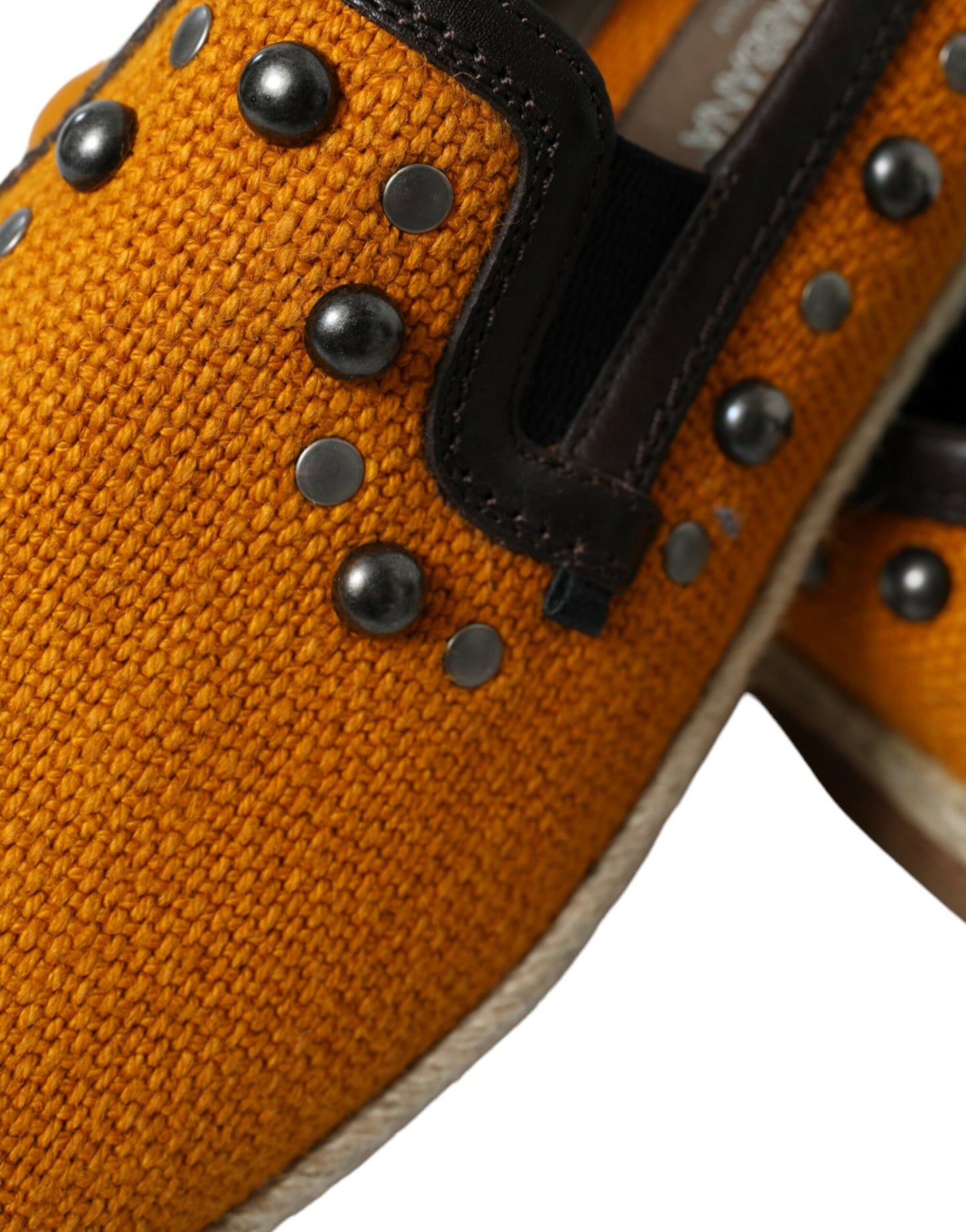 Exclusieve oranje canvas loafers met studs