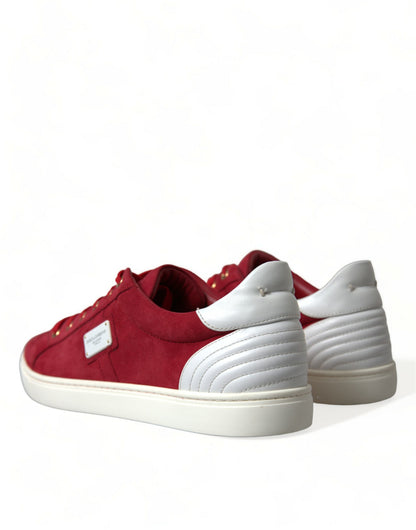 Elegante rode en witte lage sneakers