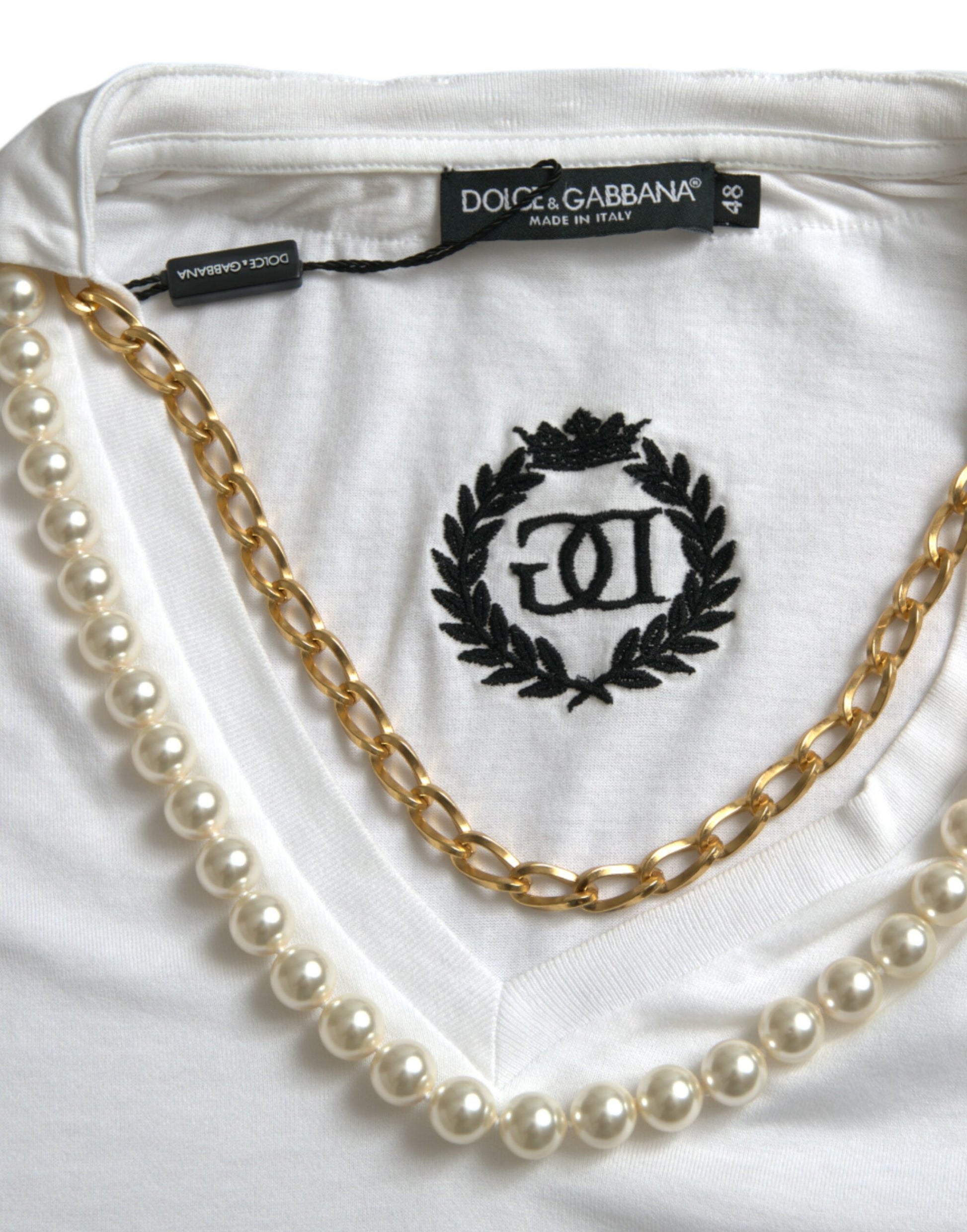 Elegante witte katoenen T-shirt met kettingdetail