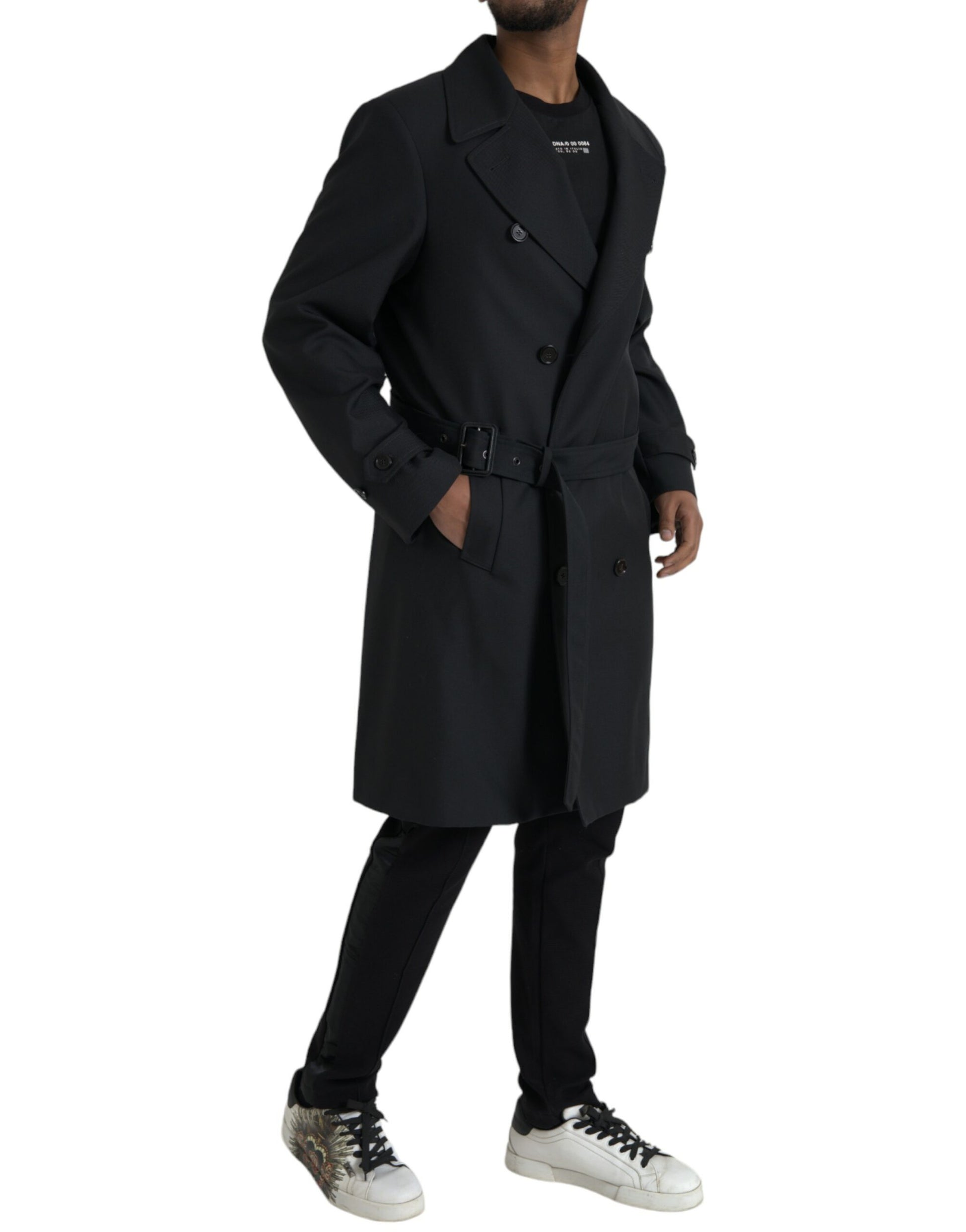 Zwarte trenchcoat met dubbele rij knopen