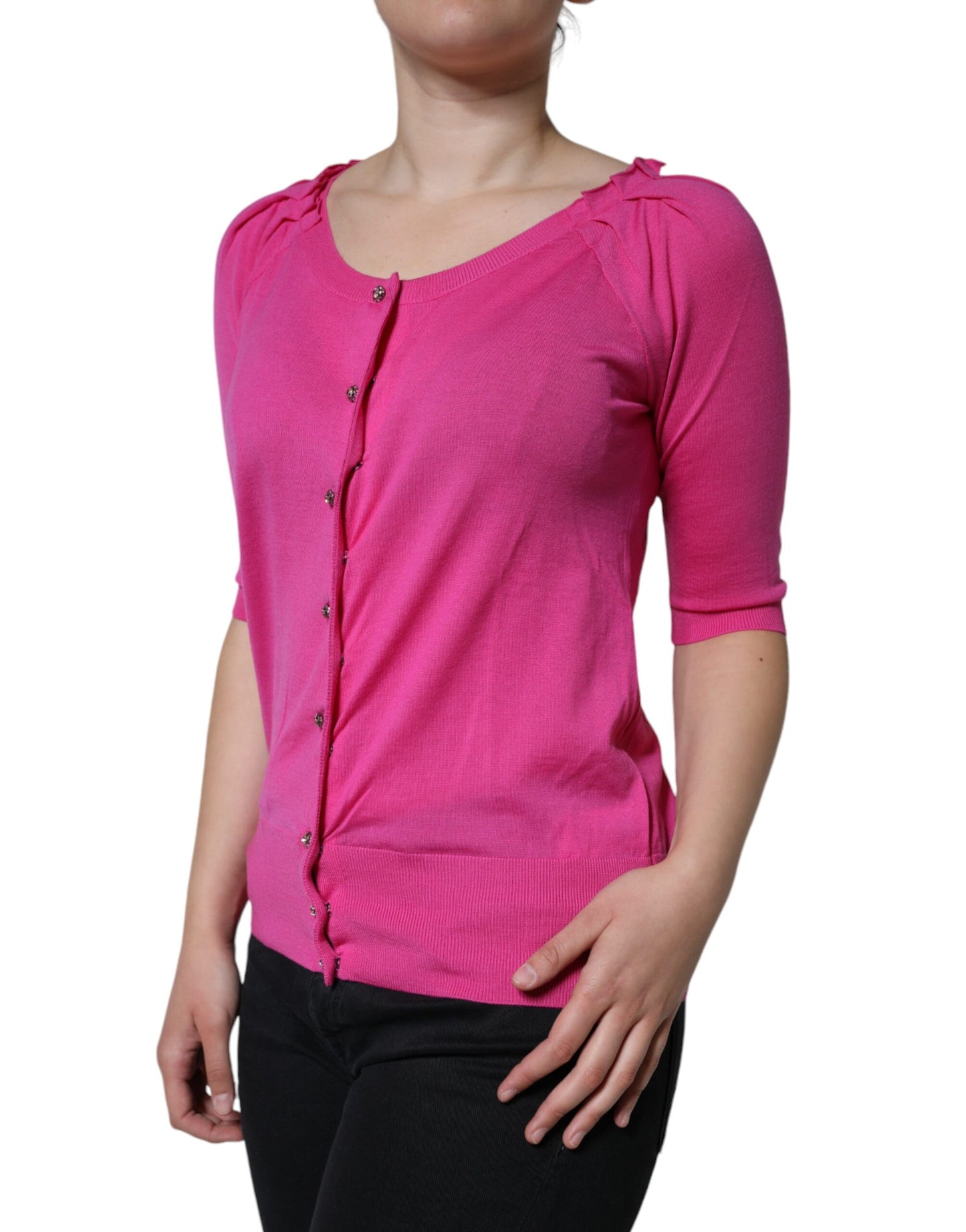 Roze wollen blouse met korte mouwen en knoopjes