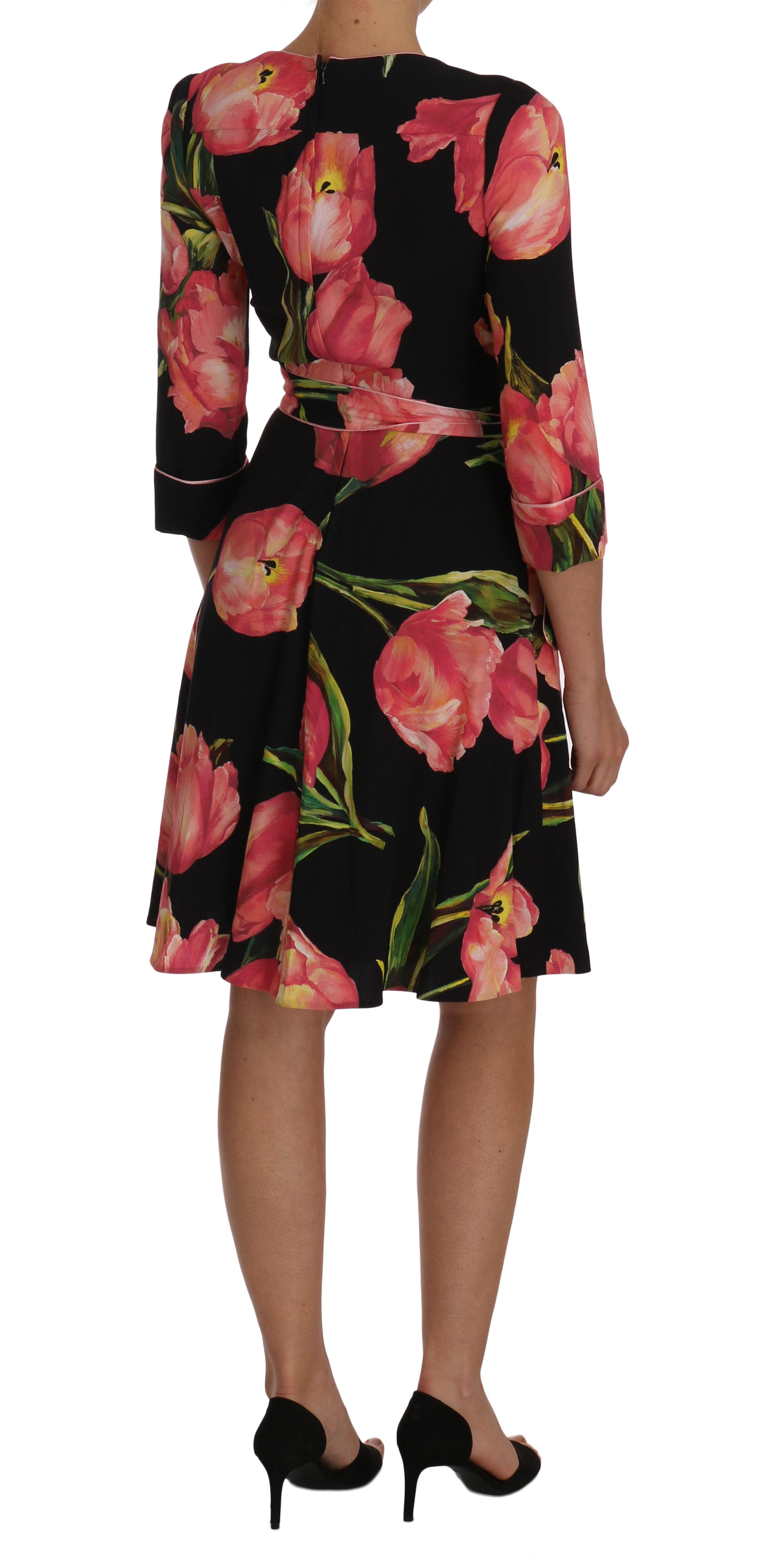 Elegante zwarte shiftjurk met roze tulpenprint